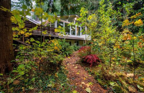 Zigzag Chalet De Esquí | Spacious River Cabin - Hot Tub - Sleeps 8