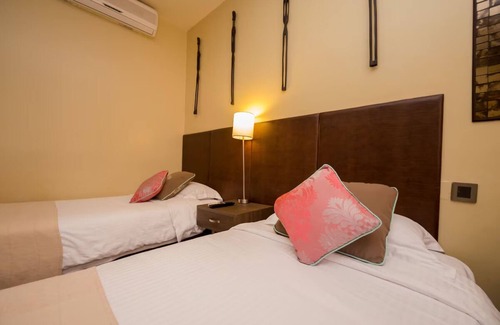 Nairobi Hotel | Spacious Room Near Nairobi National Park – Just 3 km Away from Natural Wonders