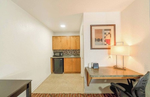 Killeen Hotel | Spacious Room w/ Fridge, Microwave & Private Bath – Ideal for Family Road Trips