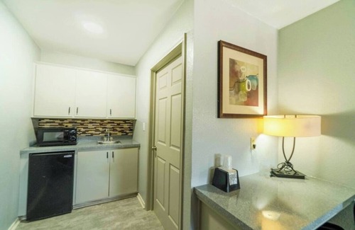 Killeen Hotel | Spacious Room w/ Fridge, Microwave & Private Bath – Ideal for Family Road Trips