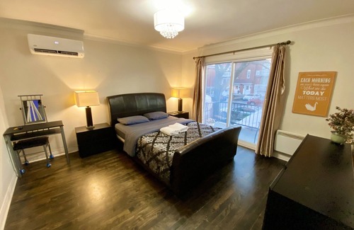 Cote-Des-Neiges—Notre-Dame-De-Grace Cama Y Desayuno | Spacious Room w/Smart TV, NETFLIX