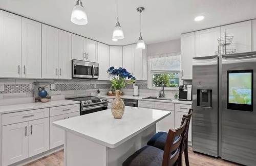 Ridge Wood Heights Casa | Spacious salt water pool home minutes from Siesta Key & downtown