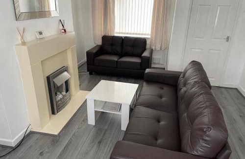 Leigh Apartamento | Spacious semi detached house