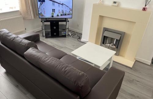 Leigh Apartamento | Spacious semi detached house