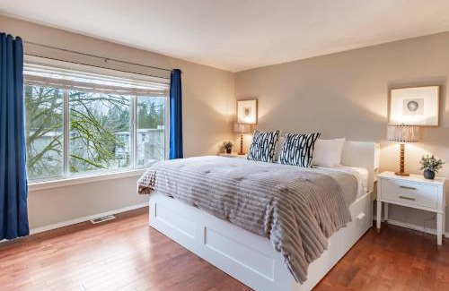 Inglewood-Finn Hill Casa | Spacious & Serene 6-Br Family Retreat in Kirkland