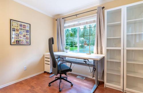 Inglewood-Finn Hill Casa | Spacious & Serene 6-Br Family Retreat in Kirkland