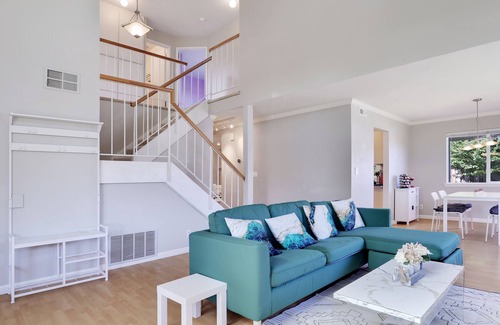 Fremont Casa | SPACIOUS, SERENE HOUSE 4BR IN THE HEART OF FREMONT ( PET- FRIENDLY!)