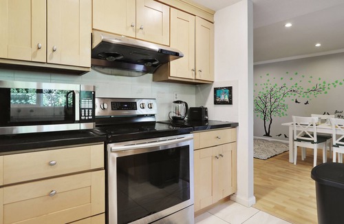 Fremont Casa | SPACIOUS, SERENE HOUSE 4BR IN THE HEART OF FREMONT ( PET- FRIENDLY!)