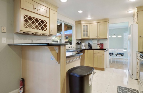 Fremont Casa | SPACIOUS, SERENE HOUSE 4BR IN THE HEART OF FREMONT ( PET- FRIENDLY!)