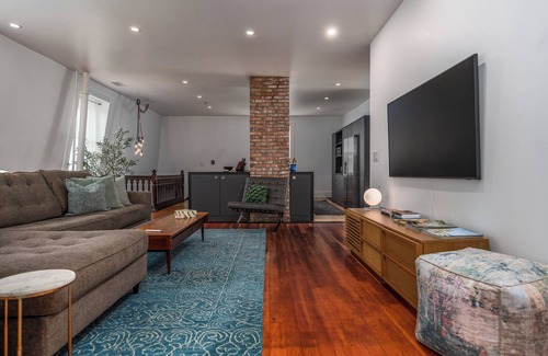 Federal Hill Apartamento | Spacious, Sleek, and Luxurious two-bedroom in Historic Westside of Providence