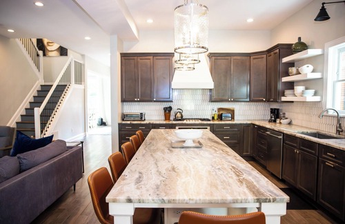 Victorian Village Casa | Large Short North Home, 4 BD, 3 Ba, estacionamiento gratuito / WIFI; Ubicado cerca de OSU / Downtown