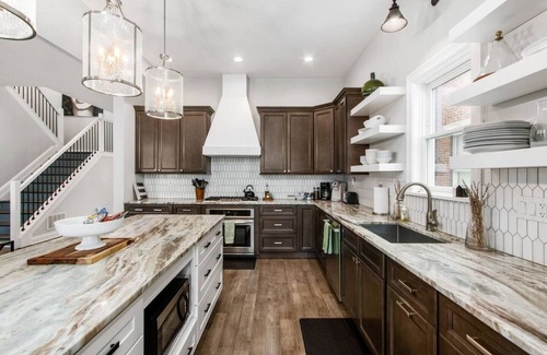 Victorian Village Casa | Large Short North Home, 4 BD, 3 Ba, estacionamiento gratuito / WIFI; Ubicado cerca de OSU / Downtown