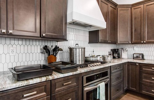 Victorian Village Casa | Large Short North Home, 4 BD, 3 Ba, estacionamiento gratuito / WIFI; Ubicado cerca de OSU / Downtown
