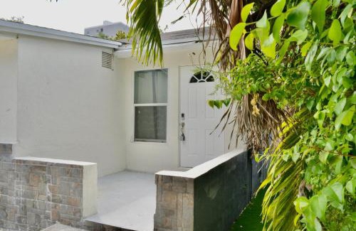Little Havana Casa | Spacious Studio 10 mins to Mia&Downtown