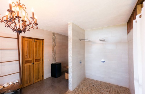 Torio Casa | Spacious studio with ocean view | Beachfront Boutique Hotel | pool & restaurant