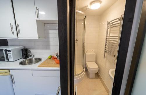 Selly Oak Apartamento | Spacious studios in Guest House next to UOB and 10min to the City!