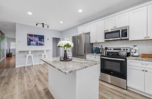 Smith Hill Casa | Spacious & Stylish 3-bedroom house in charming Providence, a block from PC