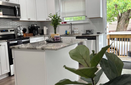 Smith Hill Casa | Spacious & Stylish 3-bedroom house in charming Providence, a block from PC