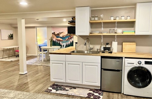 Yakima Apartamento | Spacious, Stylish Daylight Basement Apt., Central & Safe