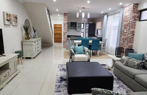 Harare Apartamento | Spacious, Stylish Modern Living