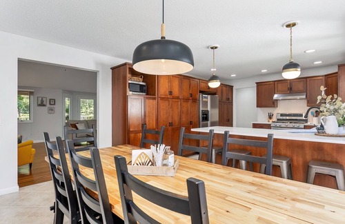 Pinehurst Casa | Spacious: swimming pool, walk to the village.