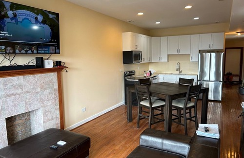 Woodlawn Condominio | Spacious Three Bedroom Condo near University of Chicago