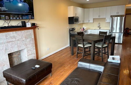 Woodlawn Condominio | Spacious Three Bedroom Condo near University of Chicago