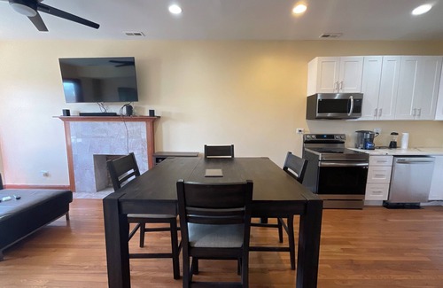 Woodlawn Condominio | Spacious Three Bedroom Condo near University of Chicago