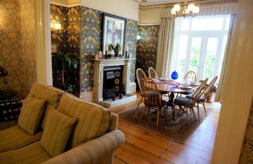 Plymouth Casa | Spacious Town House with Swimming Pool