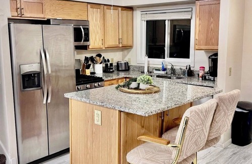 Robbinsdale Casa | Spacious Townhome Retreat Fully Stocked Near Downtown Robbinsdale