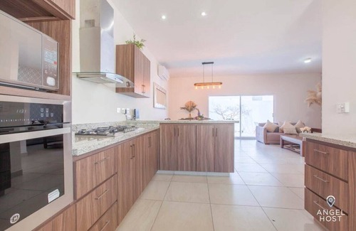 La Paz Casa | Spacious home with private yard and community pool