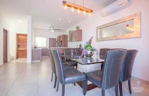 La Paz Casa | Spacious home with private yard and community pool