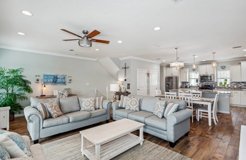 Ono Island Casa | Spacious townhouse| Walk or Bike to Pool or Beach| Pet Friendly| Free Golf| White Sugar Sand Beaches