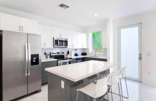 Allapattah Apartamento | Spacious Townhouse with 2 Levels Close to Hard Rock Stadium