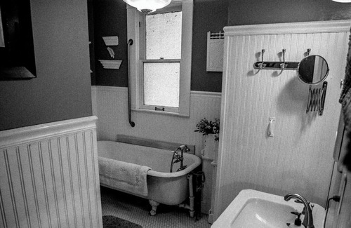 Duncan Hotel | Spacious upstairs queen room in small historic hotel near Arizona's Gila River.