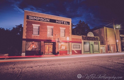 Duncan Hotel | Spacious upstairs queen room in small historic hotel near Arizona's Gila River.