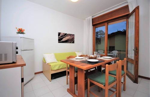 Lignano Riviera Apartamento | Amplia casa de vacaciones en una ubicación cómoda.