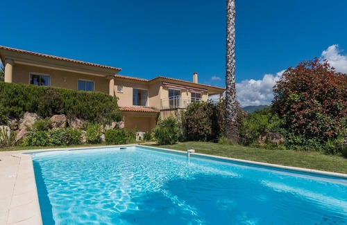 Santʼ Andrea-dʼOrcino Villa | Amplia villa con piscina