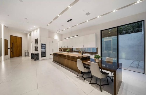 Hollywood Dell Villa | Spacious villa with 4 bedrooms and WiFi, fitness room in amazing Los Angeles