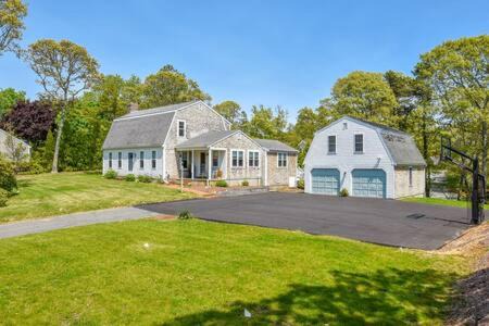 Harwich Port Casa | Spacious w Basketball Court & Playground