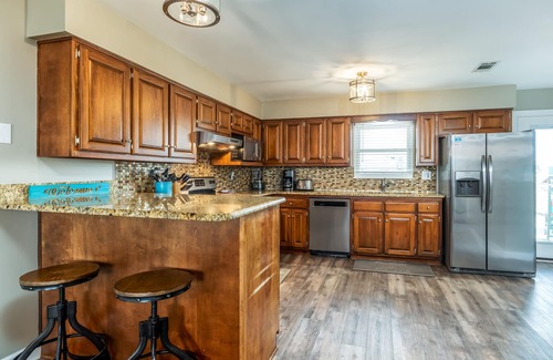 Silver Cay Casa | Spacious Waterfront Beach House with Private Pier and Boat Dock – Chele’s Baysid