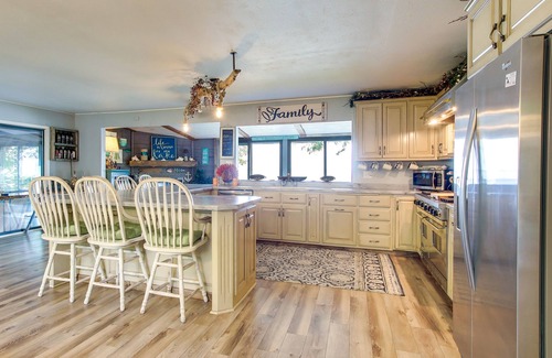 Green Bay Casa | Spacious Waterfront Retreat Near UW-Green Bay