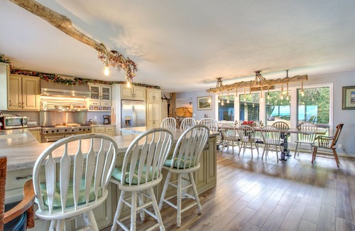Green Bay Casa | Spacious Waterfront Retreat Near UW-Green Bay