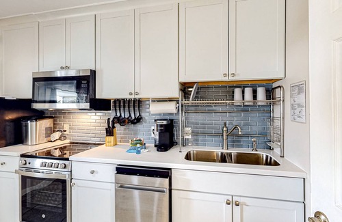 Perdido Key Coves One Apartamento | Spacious waterfront studio with shared dock, tennis, & patio