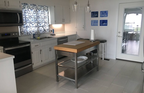 Edwardsville Casa | Spacious Waterfront Home on the Chesapeake Bay / Potomac River