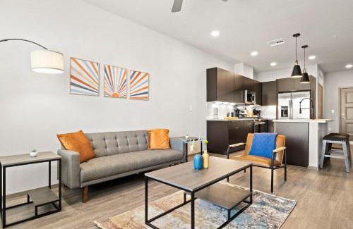 Glendale Sports and Entertainment District Apartamento | Spacious Westgate CozySuites by stadium with pool 1