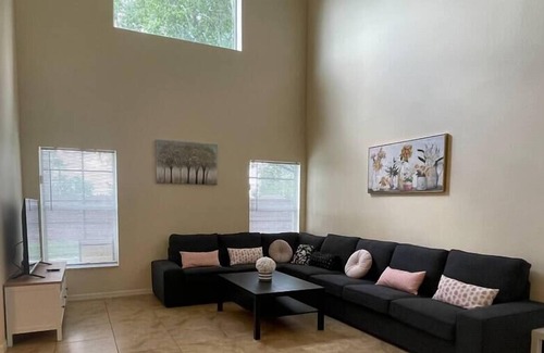 Westridge Casa | Spacious Westridge Pool Home 5 bedroom