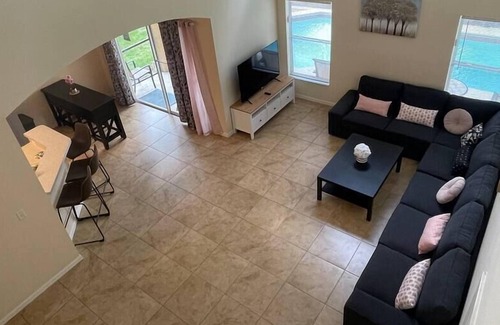 Westridge Casa | Spacious Westridge Pool Home 5 bedroom