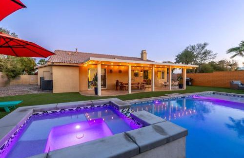Las Brisas North Casa | Spacious Yard, Sparkling Pool & Spa, Firepit, 9beds!