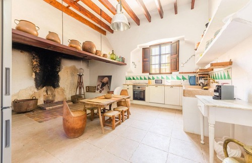 Campos Villa | Mansión de estilo español con piscina